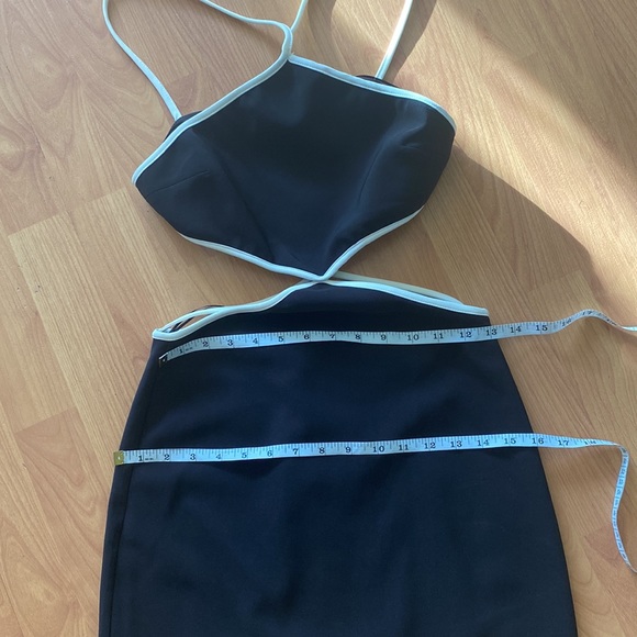 COPY - Black&white cutout halter dress - Picture 11 of 12